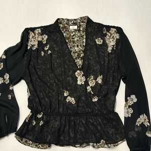 Aritzia/little moon vneck, peplum waist. Size medium